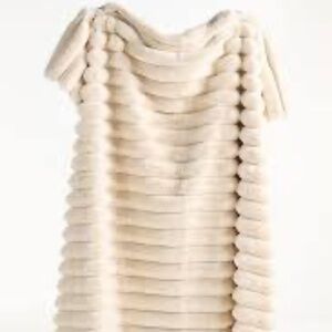 NWT Anthropologie Tipped Puffer Faux Fur Throw Blanket